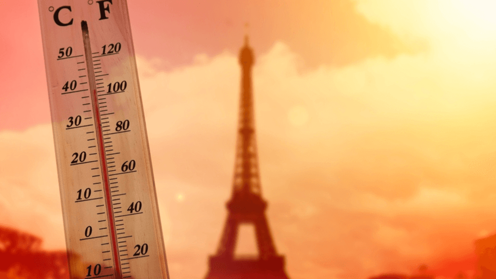 A close up of a thermometer against the backdrop of the Eiffel tower