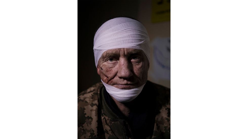 An portrait of an injured soldier whose head is bandaged.