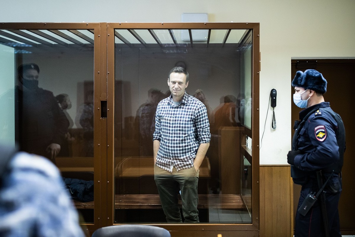 Andrew arrested, Coles in court and Navalny poisoned