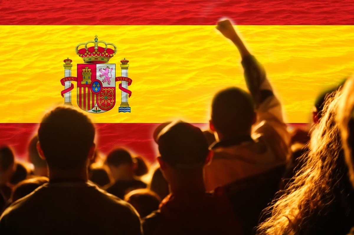Spain wins, Comm Games start and Tates arrested
